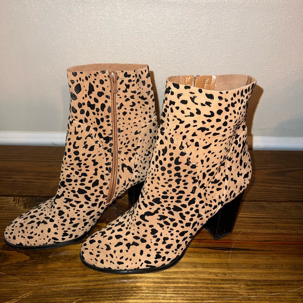 9.5 Gibson Latimer Cow Leather Booties